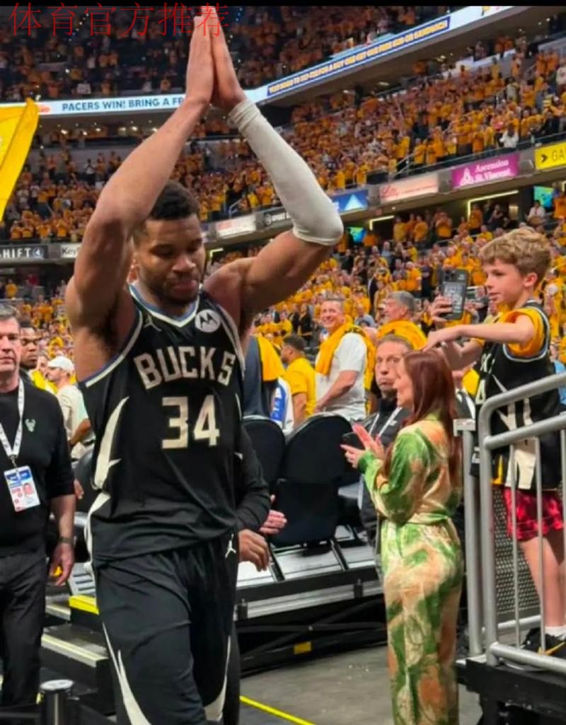 雄鹿考虑再引援以挽留字母哥，你认为雄鹿会进行哪些操作？